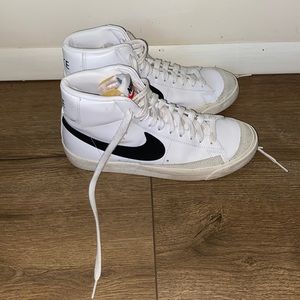 White Women’s Nike Blazer Mid ‘77